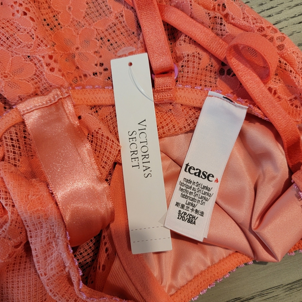 Victoria's Secret Tease Lace Demi Bodysuit. - Picture 16 of 16